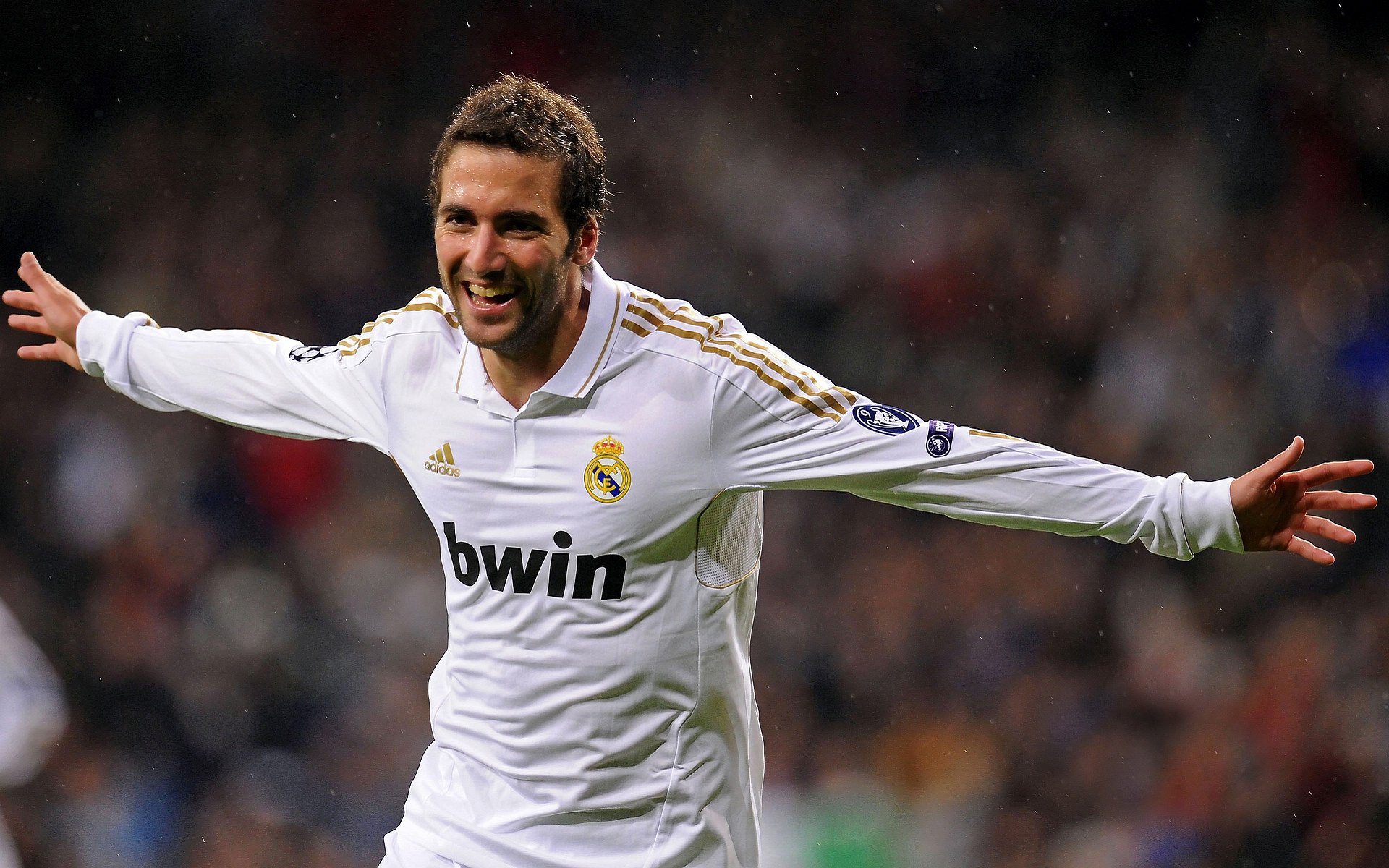 “天灾挑战:暴雨雪雹中的赛场勇士”,雪暴灾害