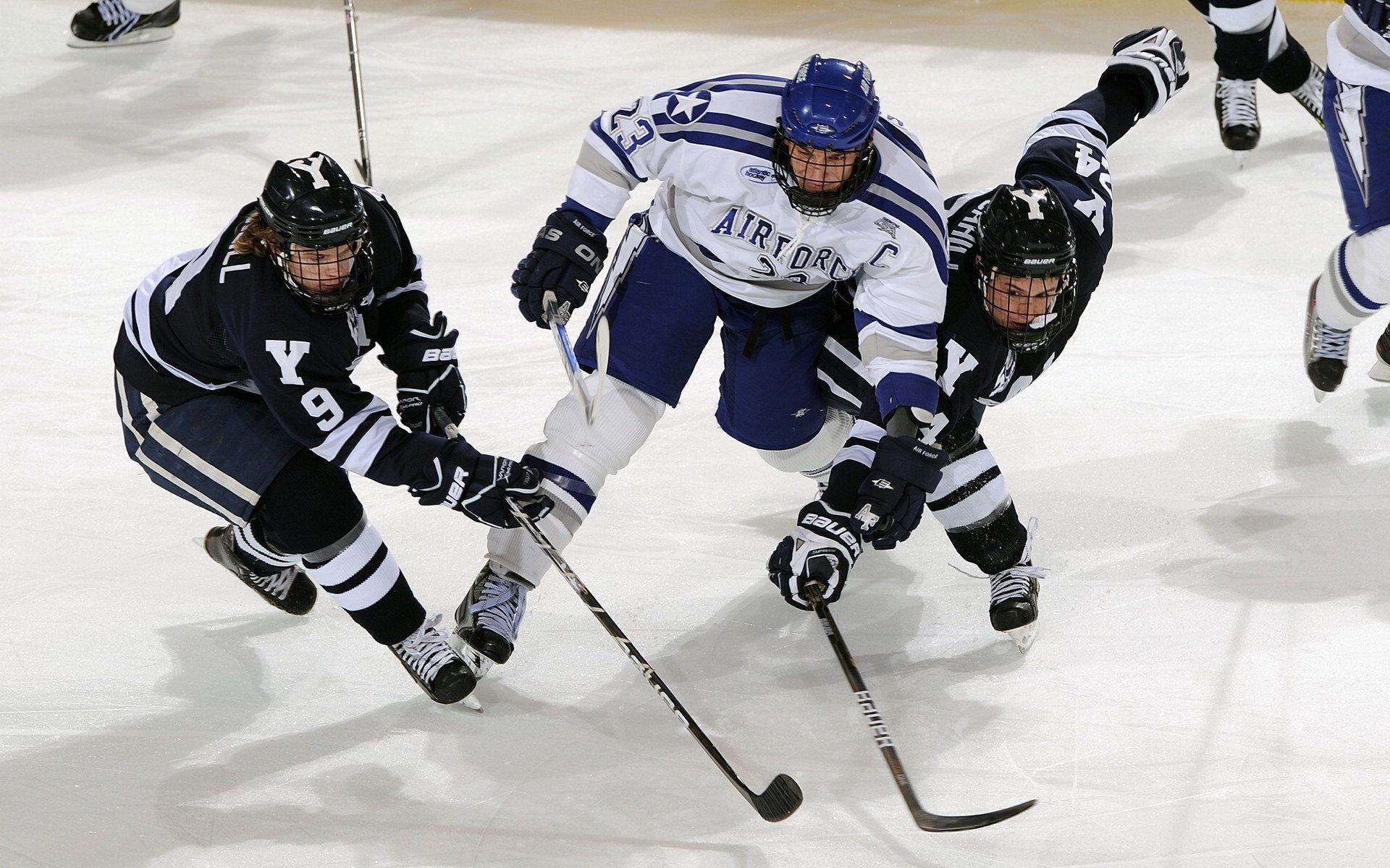 爱游戏官方入口-电竞行业的商业模式：赞助、直播、周边与赛事门票，电竞产业模式