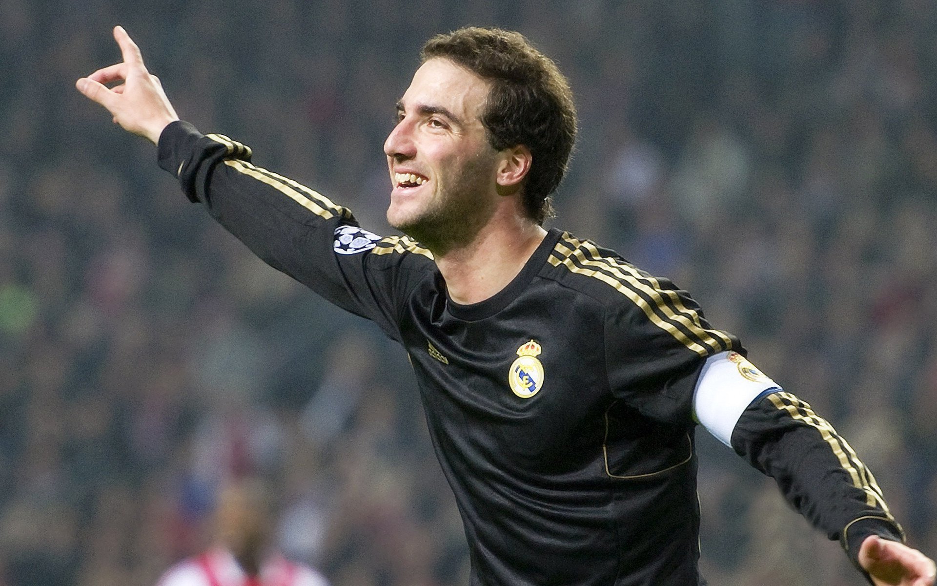 拜仁慕尼黑客场3-2逆转美因茨，继续领跑积分榜，拜仁慕尼黑23比0